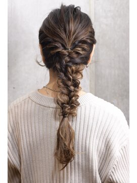 ロダット 横浜(LODAT by little) 編みおろし・ヘアアレンジ【LODAT横浜】