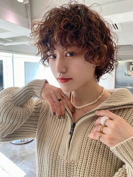 ホロ(hollo) マッシュショートパーマプードルパーマ