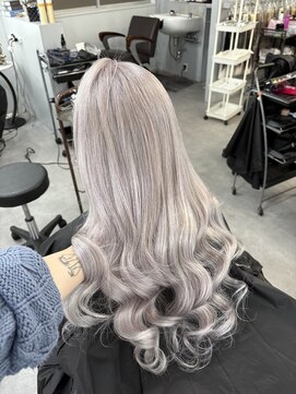 シェイロ(Cielro) 【ホワイト×エクステ80本/ブリーチ/シールエクステ】SAKI