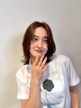 ワイビー ガーデンヴィラ店(y.be garden villa) #外ハネミディ#レイヤーカット