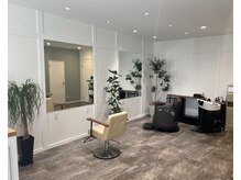 ベルフルール(BELLE FLEUR)の雰囲気(段差の無い広い空間!セット面とシャンプー移動が一切不要)