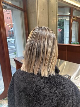 イリス 名古屋 名駅(Iris) shadow roots