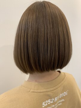 ベイス アワジ(BASE) 前下がりボブショート