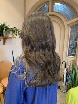 マギー(Magie) グレージュ×ベージュ