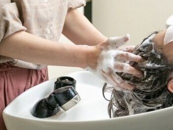 アミックス ヘアワークス 山口店(AMIX hair works)の写真/頭皮から美しく健康的な髪へと導きます!!日頃の疲れを癒し、心も体もリラックスできる極上のヘッドスパ★