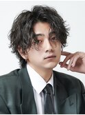 ミディアムスパイラルセンターパート波巻きパーマ