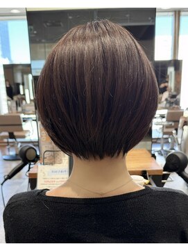 アフロート ルヴア(AFLOAT RUVUA) 【岩田莉奈】ナチュラルレイヤーショートでひし形シルエット新宿