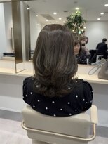 アオ(Ao)&nbsp;丸みレイヤーロング 髪質改善カット グレージュ