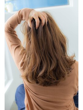 アコロン(acoron) 小顔カット＿くびれセミディ＿アッシュカラー ＿新宿