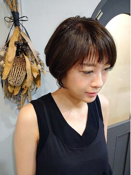 ウィーク 梅田(UiiC) ふんわり小顔ショートヘア◆ココアベージュ【uiicumedasachi】