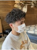 ツイストスパイラルパーマメンズマッシュツーブロック刈り上げ