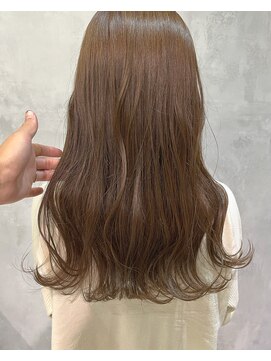 キチ(kichi.) [kichi.] セミロング×くすみベージュ