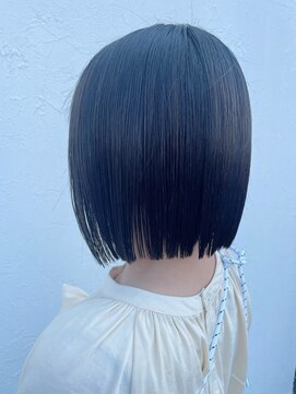 ロンド(Le rond) アッシュグレー×切りっぱなしボブ