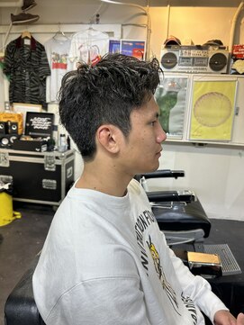 メリケンバーバーショップ フクオカ(MERICAN BARBERSHOP FUK) ビジネスマンナチュラルフェード