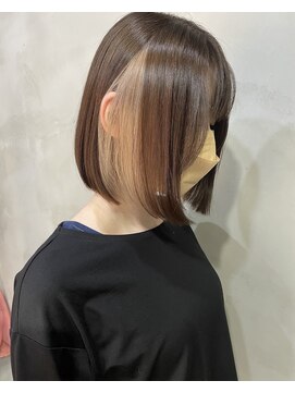 ヲタクに美容室は難しい。 ホワイトベージュインナー×まとまるボブ