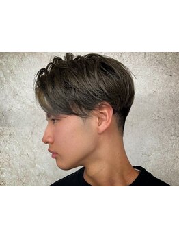 今ビジネスマンの予約が多いニュアンスパーマのセンターパートで、朝の時間も楽に◎[佐賀/鳥栖/メンズ]