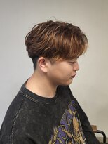 ニアウ 伊勢崎連取店(Niau)&nbsp;刈り上げセンターパートハイライトフェザーパーマ