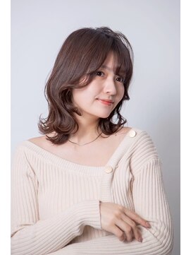 ルフュージュ バイ プロデュース 相模大野店(Refuge by Produce) 外ハネミディアム/ココアブラウン/バタフライカット