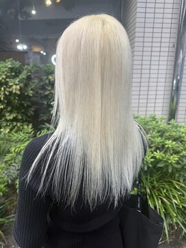 バイブアンドアネックス(VIBE & ANNEX) 《Momoka》ホワイトブロンドハイトーンブリーチ20代ギャル石川町