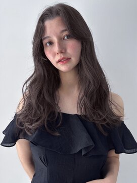 ユーフォリア 青山(Euphoria) 抜け感ロングヘア 艶カラー 大人の上品スタイル