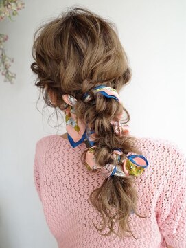 オモチャ(OMOCHA) カジュアル可愛い！スカーフ付き編み込みヘア