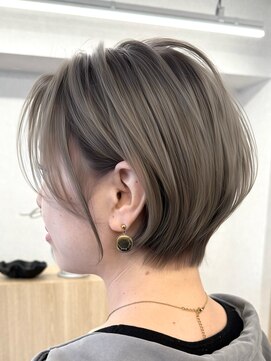 エルヘアメゾン(el. hair maison) 白髪ぼかしハイライト静岡ショートボブブリーチホワイトベージュ