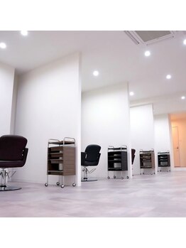 ナッツ(Nut's)の写真/落ち着いた雰囲気でゆったりくつろげるプライベート空間☆一人ひとりの魅力を最大限に引き出します◎