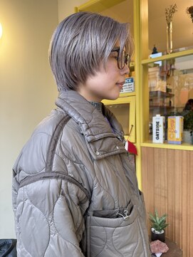 ヒントステーション(HINTSTATION) 〈浅草 半個室〉ホワイトシルバー×マッシュショート