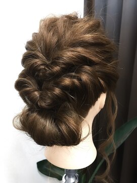 ケーアールツーエス 鳳店(KR2S) ゆるふわシニヨン 【KR2S 鳳】 072-260-3626