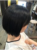 無造作でシンプルなボブ