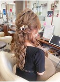 ヘアアレンジダウンスタイルゆるふわ大人可愛い明るめベージュ