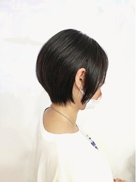 コヨミ(koyomi) 絶壁解消!!小顔に見せる前下がりショート20代/30代/40代