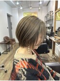 白髪ぼかしオリーブベージュ×似合わせカットショートボブ
