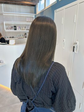 プラス ファースト ヘア(Plus 1st) オリーブグレージュ×うる艶ストレート