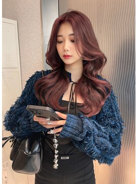 リリー(Lilley) 透明感溢れるチェリーレッド×レイヤーカット×秋色【ayana】