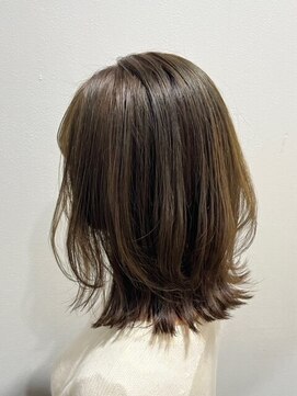 カエラ バイ アメリ(kaela by ameri) 【kaela satomi 】ミディアムレイヤー×グレージュ