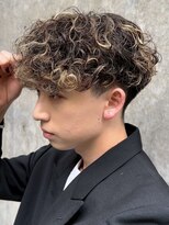 フィフス 大分(fifth)&nbsp;大分強めスペインカールメンズカット刈り上げマッシュハイライト