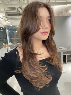 トイ(TOI) バタフライレイヤーカット/ベージュブラウン