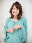 前髪が可愛いミディアムクラシカル斜めバングヴェールウェーブ