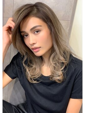 トルネード(TORNADO) 大人外国人風ハイライトバレイヤージュ