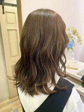 エレノア 梅田店(Eleanor) ベージュカラー