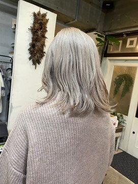 コニ(Coni) 【和田寧々】ホワイトシルバーカラー/ホワイトベージュ