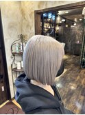 切りっぱなしボブ×ホワイトシルバー