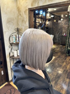 ヘアー クリエイト カルバリ(HAIR CREATE Calbari) 切りっぱなしボブ×ホワイトシルバー