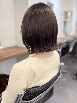 オウル(Owll) ＊肩上外ハネ切りっぱなしボブワインレッドカラー＊