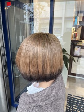 ベージュエンドカラー