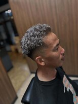 レイズ(Raise)&nbsp;シルバー　パーマ　スキンフェード