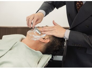 モーリーズバーバーショップ 北浜本店(MORLY’s Barbershop)の写真/細部まで整える"他店では届かない場所まで"フルシェービング＆パック。ビジネスマンの清潔感を極めるケア。