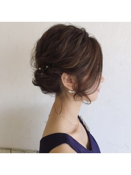 アンジュ(ange) 〔ange maco〕えりあし5センチボブのアップスタイル