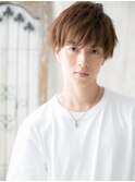 明るめカラーの無造作ショートb